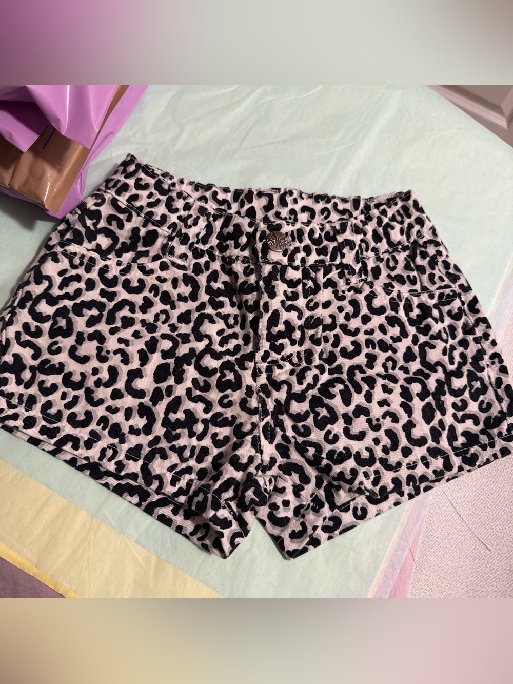 Kids High-Waist Leopard Print Shorts in Pink/Black